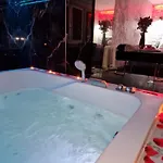Jacuzzi Przy Plazy - Apartman *