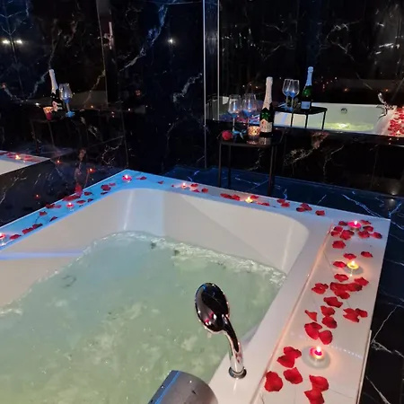 Jacuzzi Przy Plaży - *